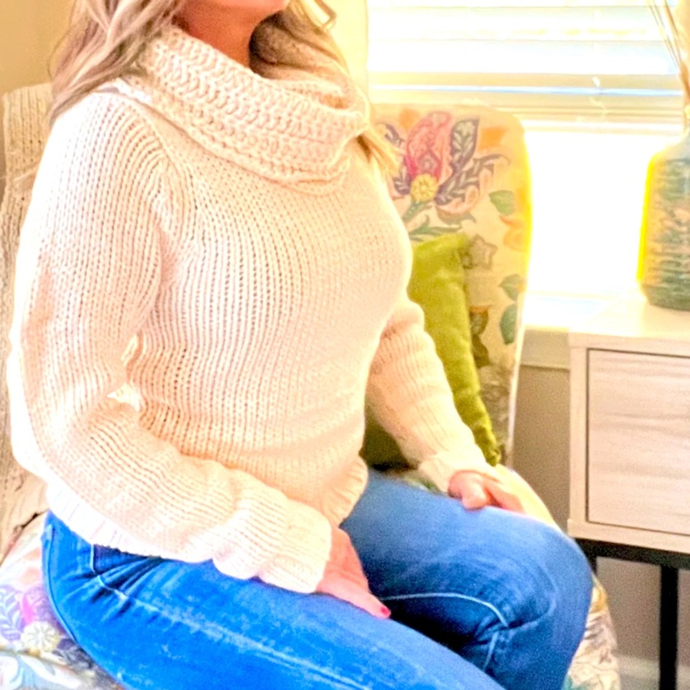Miracle Cowl Cream Sweater M/L NEW